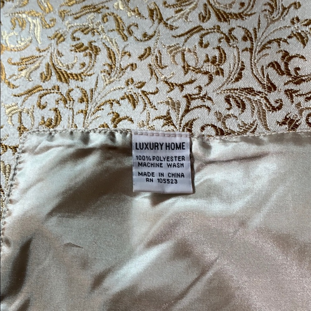 Placemats Set of 4 Luxury Home Like New - Picture 2 of 4